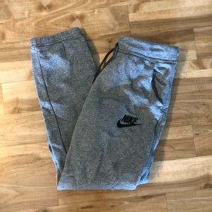 Men’s Nike sweatpants!